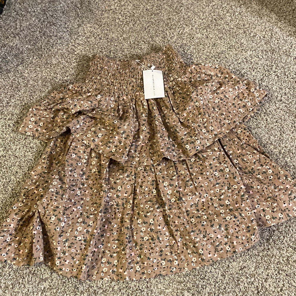 Girls Skirt Floral Beige Size 13-14 New Tags